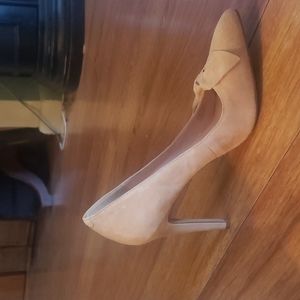 Womens BCBG French Nude Color Kid Suede High Heels Sz 9.5B